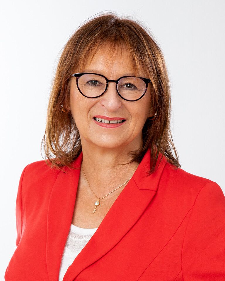 Charlotte Helzle Charlotte Helzle - Geschäftsführung - hema electronic GmbH