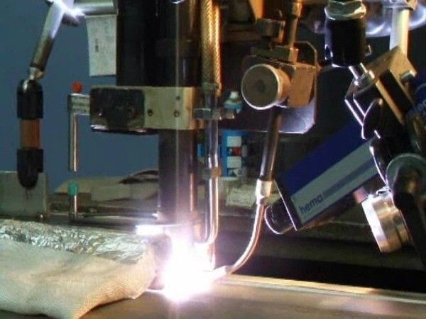 seelectorICAM weld für die Schweißprozessvisualisierung beim kamerageführten Roboterschweißen und Laser Remote Schweißen