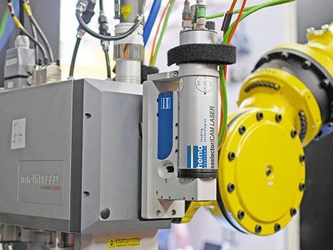 seelectorICAM LASER on intelliWELD laser remote welding head Qualitätssicherungssystem seelectorICAM LASER mit intelliWELD Laser und FANUC Roboter